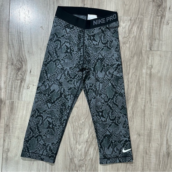 NIKE PRO Black Gray Snakeskin Print DRI-FIT Compression VIXEN Capri XS - Picture 4 of 12